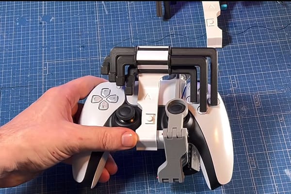 【PS5摇杆】单手让你！网友3D列印自制「单手摇杆」！游戏《双人成行》也可单人成行！